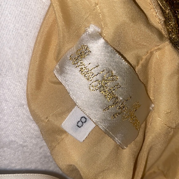 Absolutely positively gorgeous gold gown - Picture 6 of 6